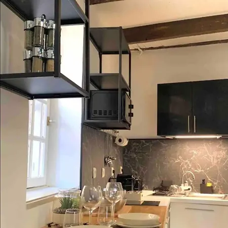 Le Viala, Dans Le Centre Historique De Hyères