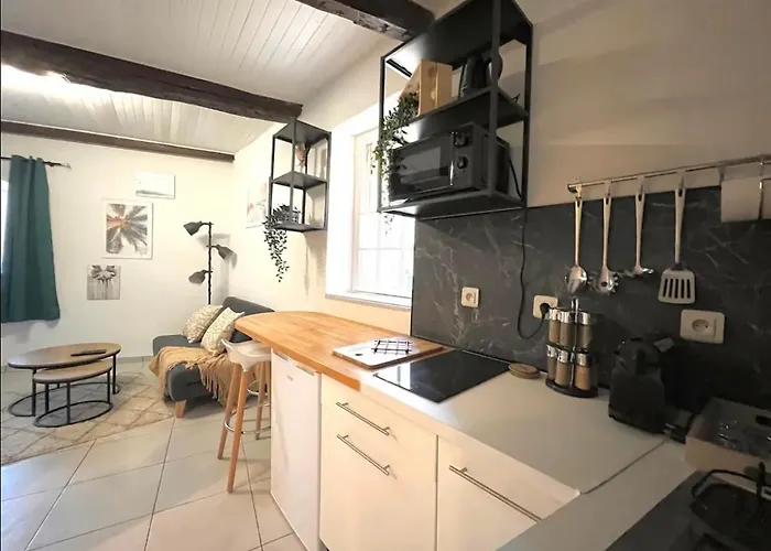 Le Viala, Dans Le Centre Historique De *