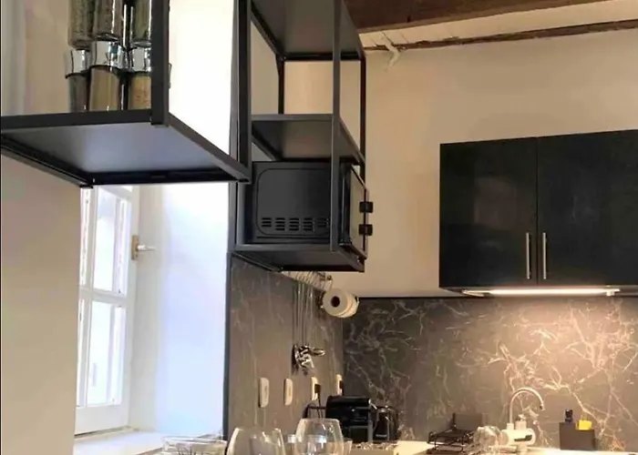 Le Viala, Dans Le Centre Historique De Hyères