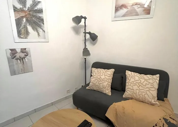 Le Viala, Dans Le Centre Historique De