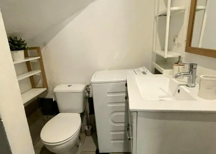 Le Viala, Dans Le Centre Historique De